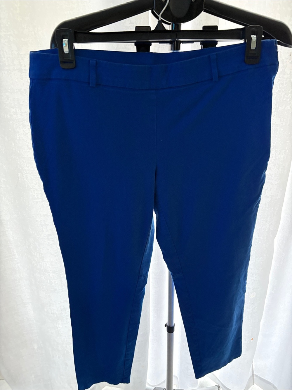 Alfani Cropped Stretch Capri Pants in Royal Blue